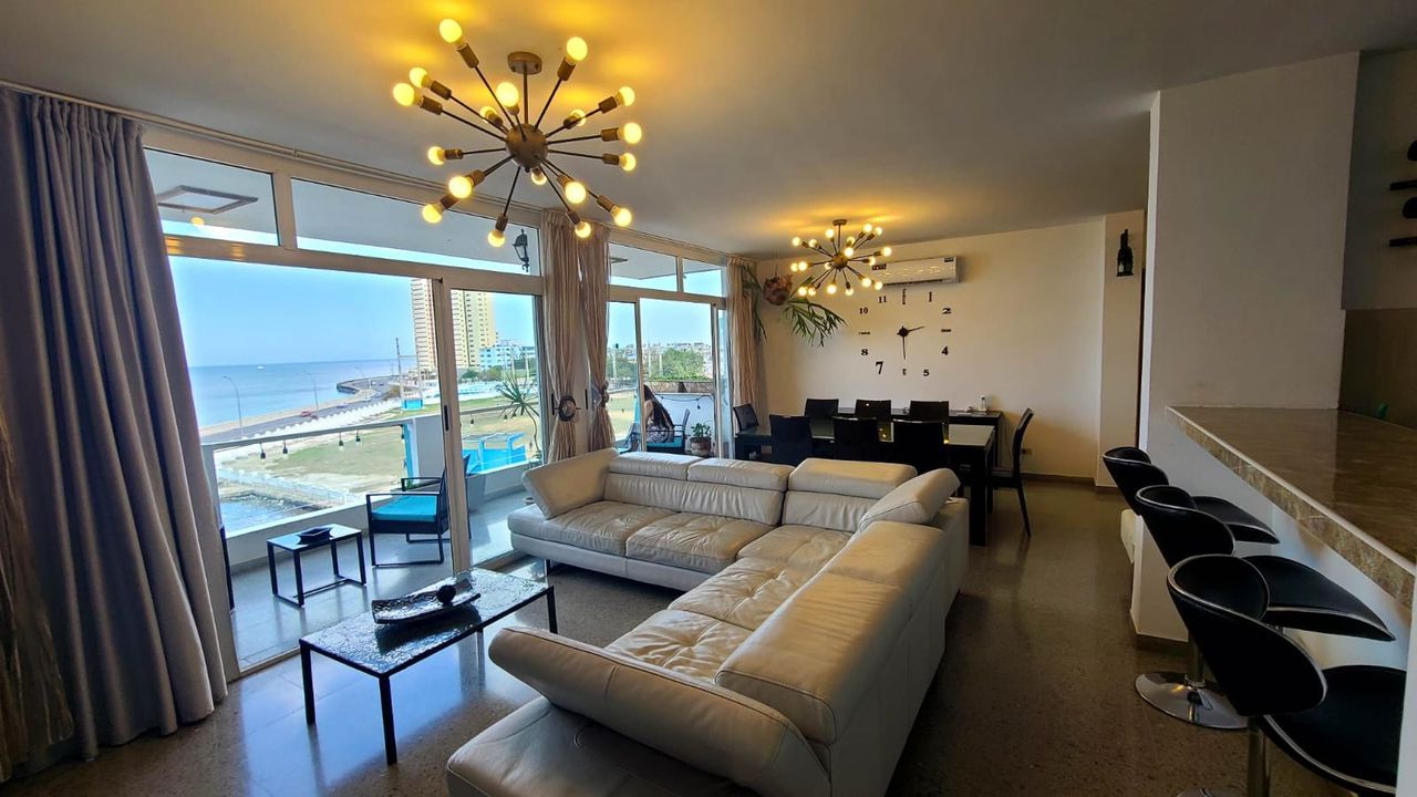 apartamento en Vedado, renta de apartamentos en La Habana, apartamento 3 habitaciones Vedado, alojamiento en Vedado Cuba, apartamento con wifi y planta eléctrica en La Habana.