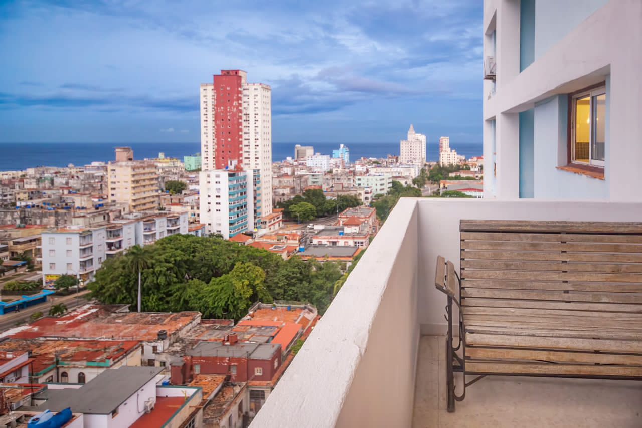 apartamento en Vedado, renta de apartamentos en La Habana, alojamiento en Vedado, apartamento 4 habitaciones Vedado, alquiler vacacional La Habana