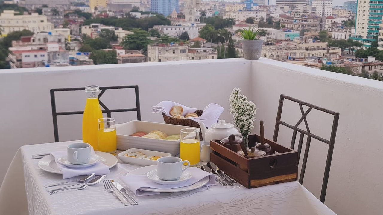 apartamento en Vedado, renta de apartamentos en La Habana, alojamiento en Vedado, apartamento 4 habitaciones Vedado, alquiler vacacional La Habana