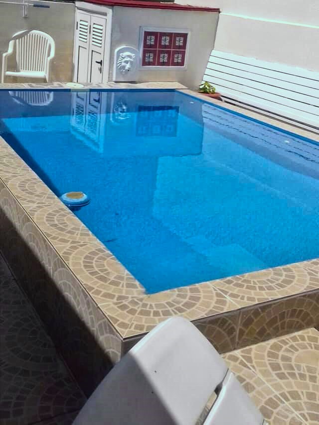 Hostal en Nuevo Vedado con piscina, renta de habitaciones y casa completa