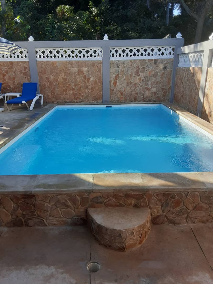 casa-carmen-en-boca-ciega-con-piscina-y-paneles-solares