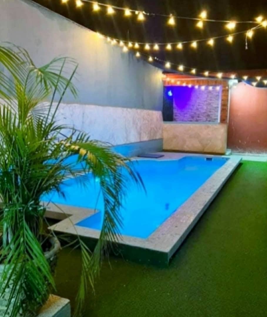 casa con piscina en Boyeros para parejas o grupos pequeños