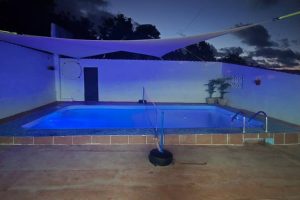 casa con piscina en guanabo, piscina y paneles solares