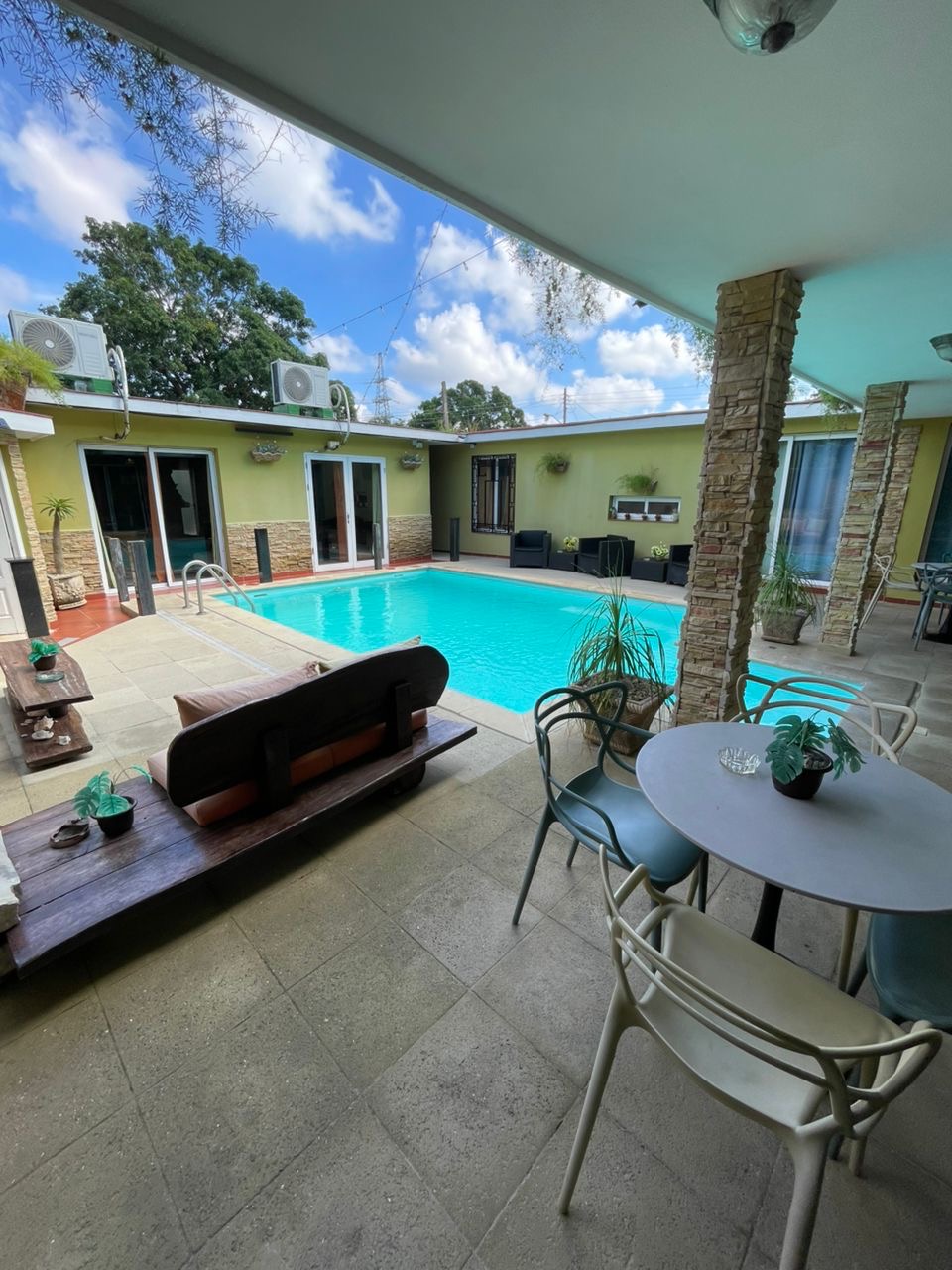 casa en Boyeros con piscina cerca del aeropuerto