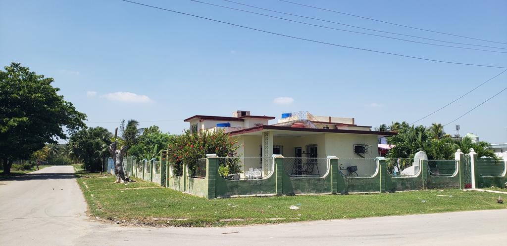casa en Guanabo cerca de la playa para 15 personas