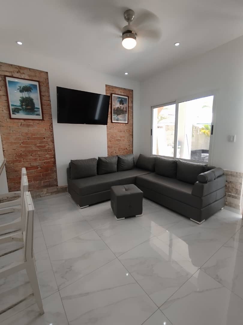 casa-en-guanabo-de-lujo-con-piscina-y-paneles-solares