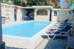 piscina económica en Diez de octubre, sevillano, para grupos pequeños