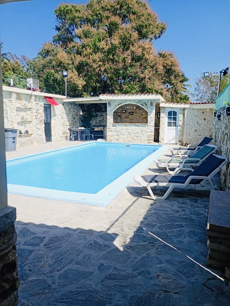 piscina económica en Diez de octubre, sevillano, para grupos pequeños