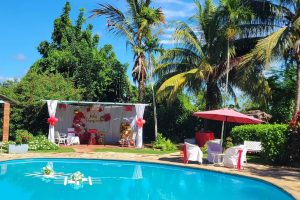 piscina en Boyeros con parque infantil