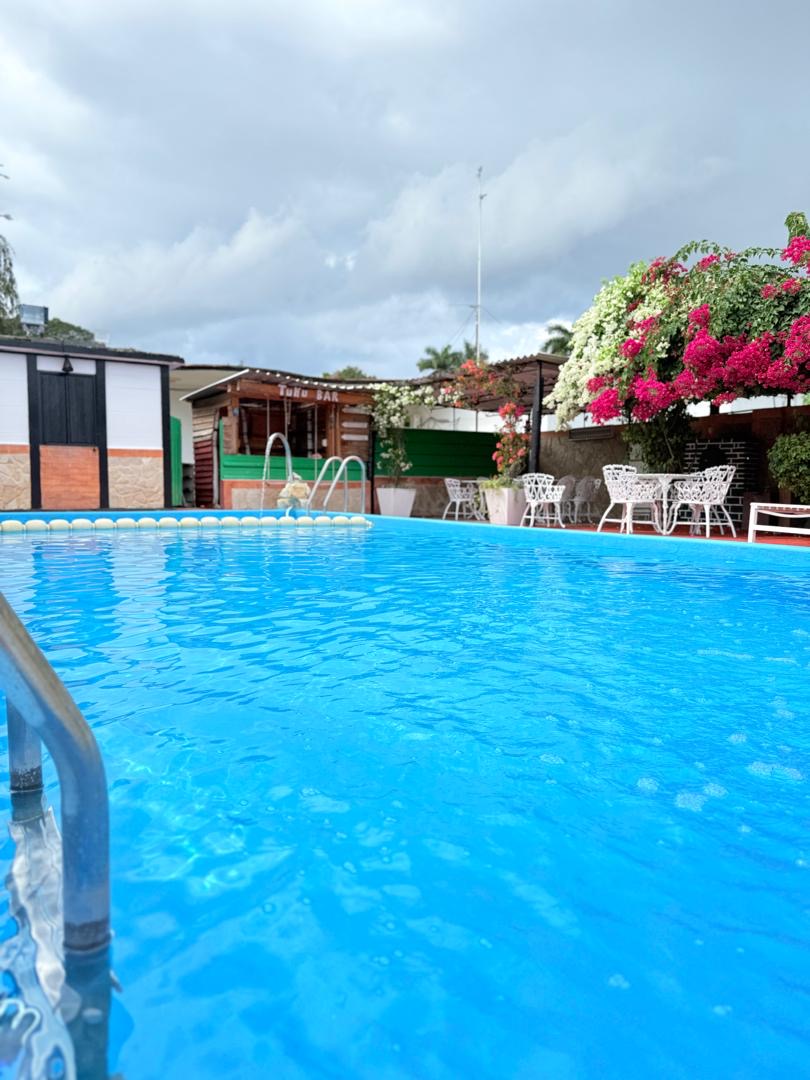 piscina en Mulgoba, Boyeros con dos piscinas y area de juegos con billar y parque infantil