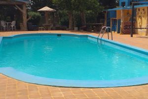 piscina en boyeros con parque infantil para niños