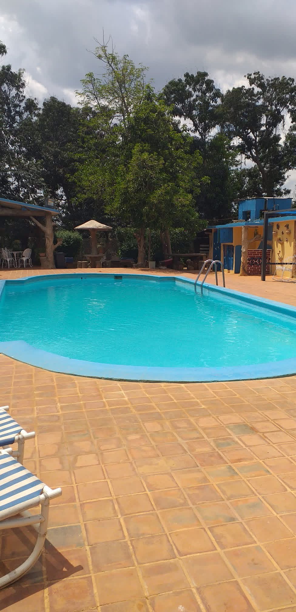 piscina en boyeros con parque infantil para niños