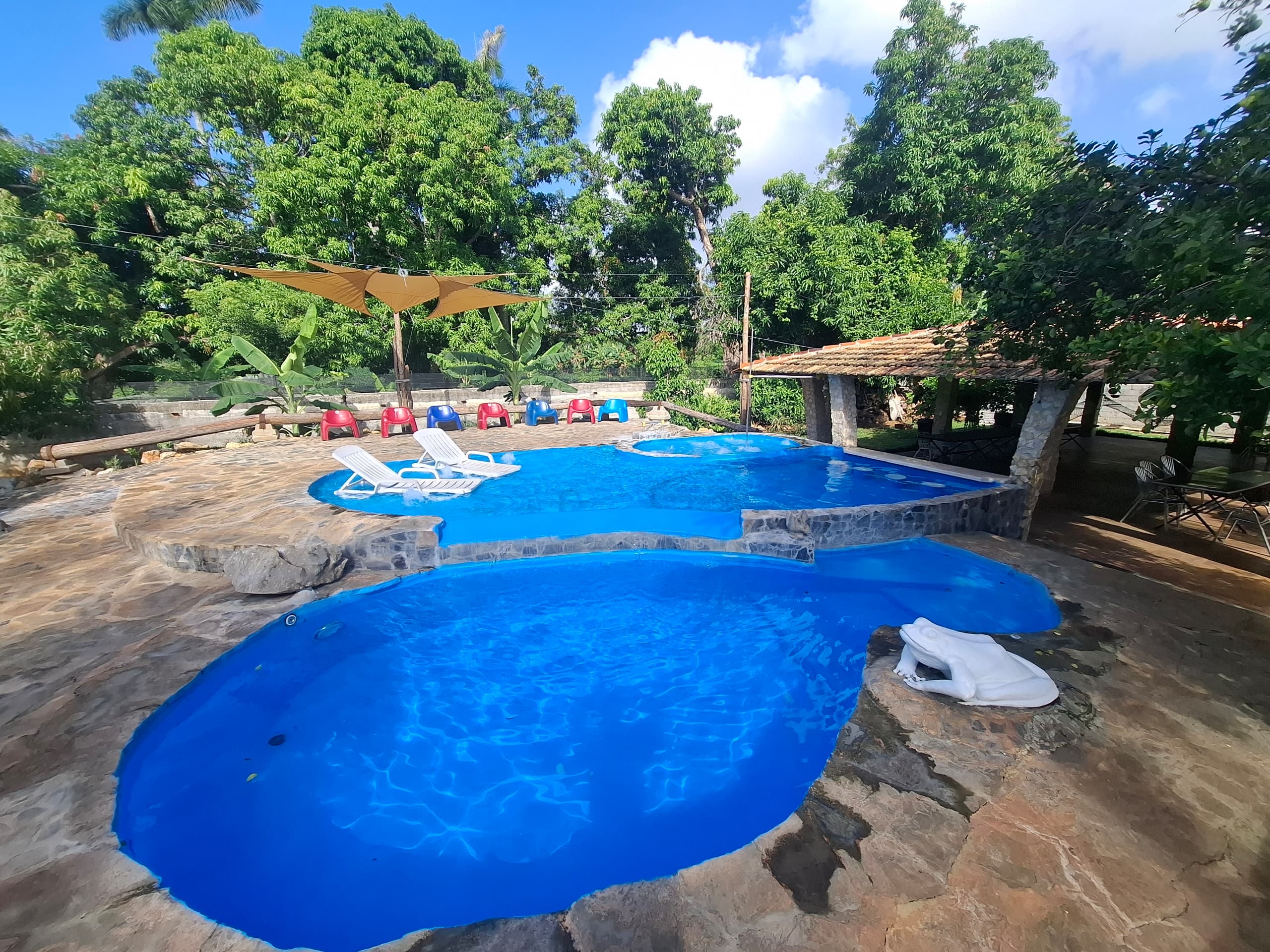 piscina en boyeros, el chico con jacuzzi y salón para eventos