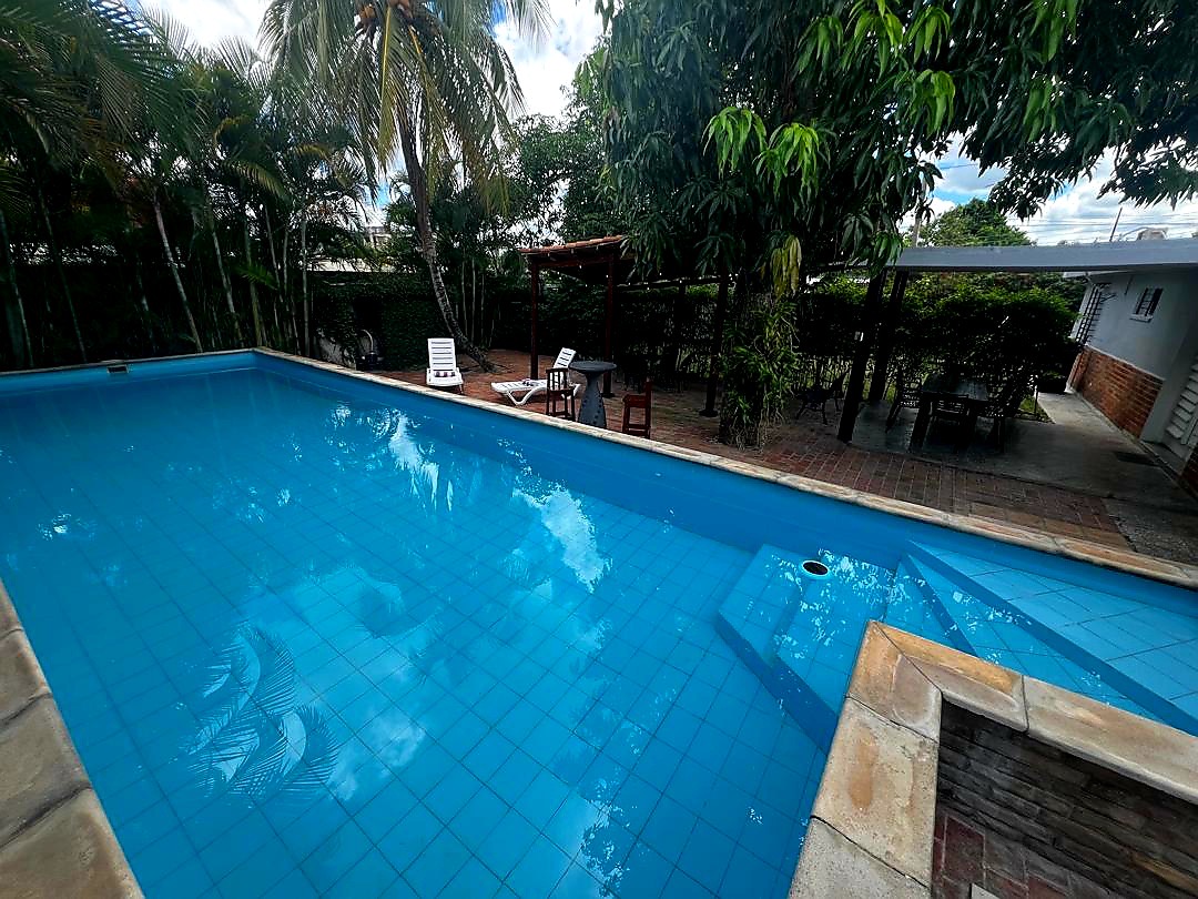 piscina en fontanar con pasadia para grupos y hospedaje cerca del aeropuerto